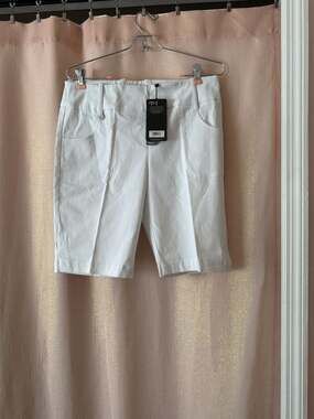 Callaway Women's Bright White Performance Bermuda Golf Shorts Size Medium